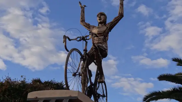 Statue du cycliste Rafael Antonio Niño