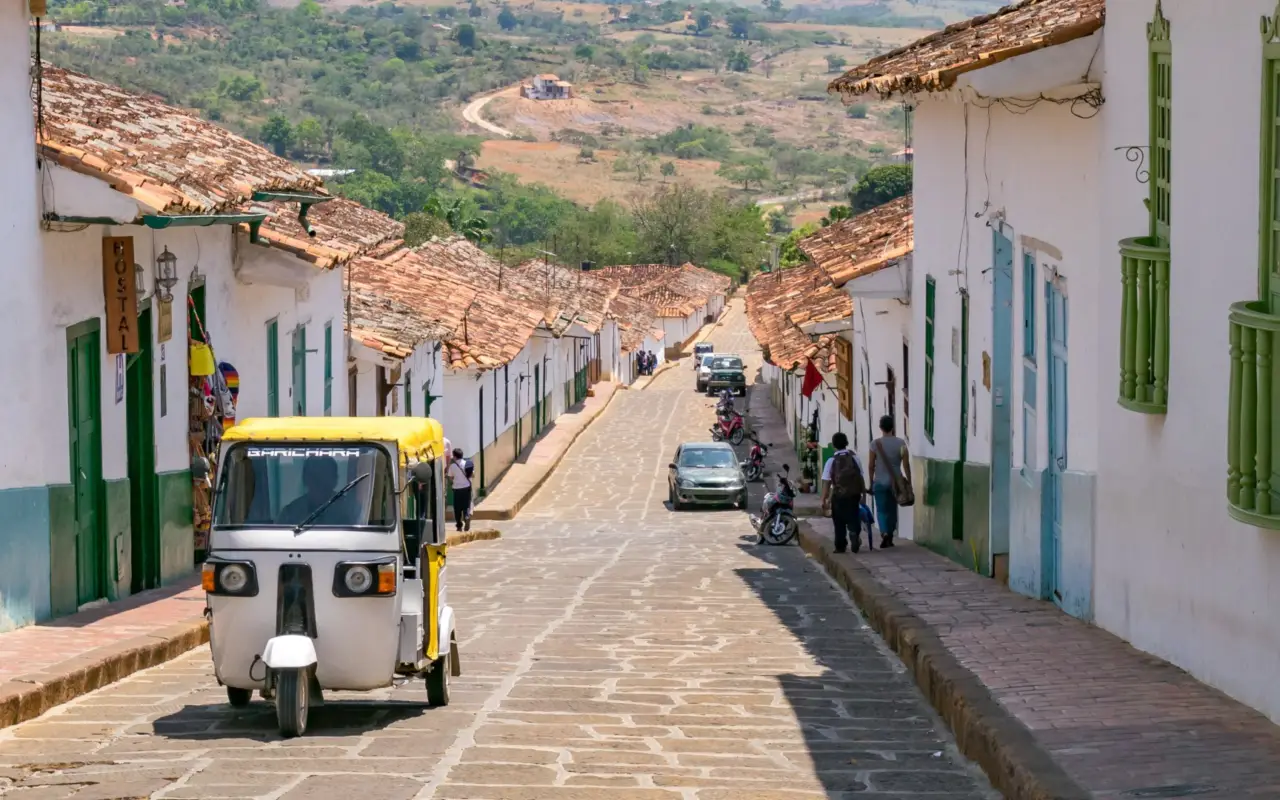Un Tuk tuk dans le village de Barichara