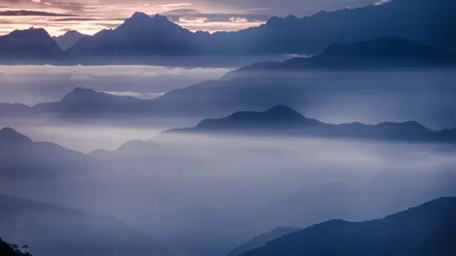 La vallée de la Sierra Nevada de Santa Marta dans le brouillard