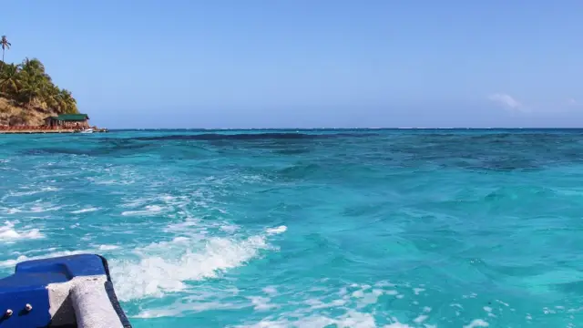 Bateau et plongée sur la barrière de corail