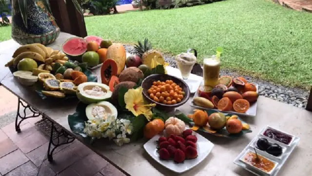 dégustation de fruits exotiques en Colombie