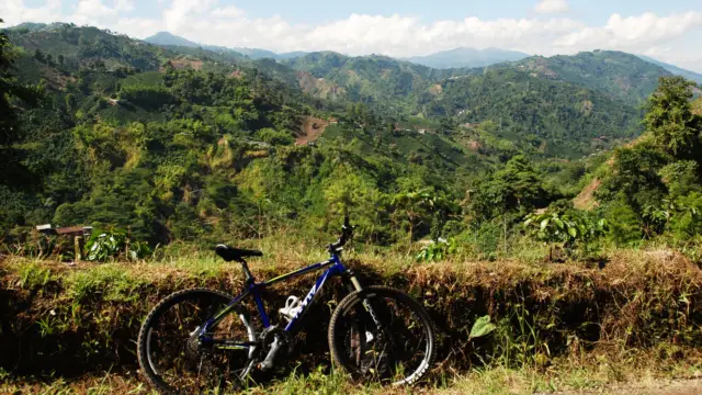 À vélo dans la région du café