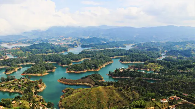 La Piedra del Penol à Guatape près de Medellin en Colombie