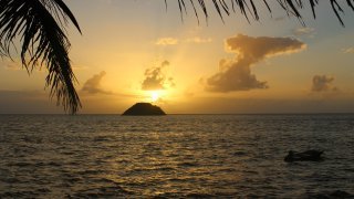 Coucher de soleil sur Cayo Cangrejo depuis lîle de Providencia