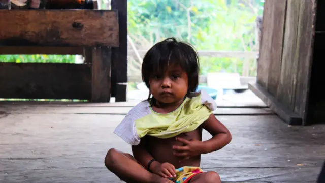 Enfant d'une communauté indigène d'Amazonie