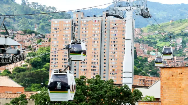 Les téléphériques de Medellin qui relient les comunas au centre ville