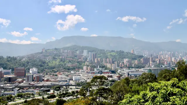 Medellin ville du printemps éternel en Colombie