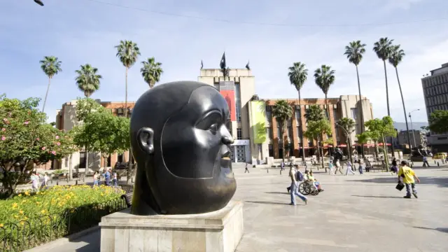 Le musée dAntioquia sur la place Botero de Medellin