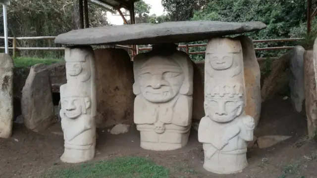 Les statues du site archéologique de San Augustin