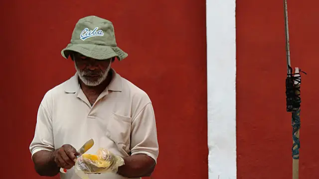 Les vendeurs de rue à Mompox en Colombie